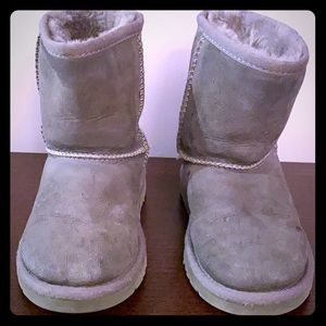 Authentic Kids UGGS size 9